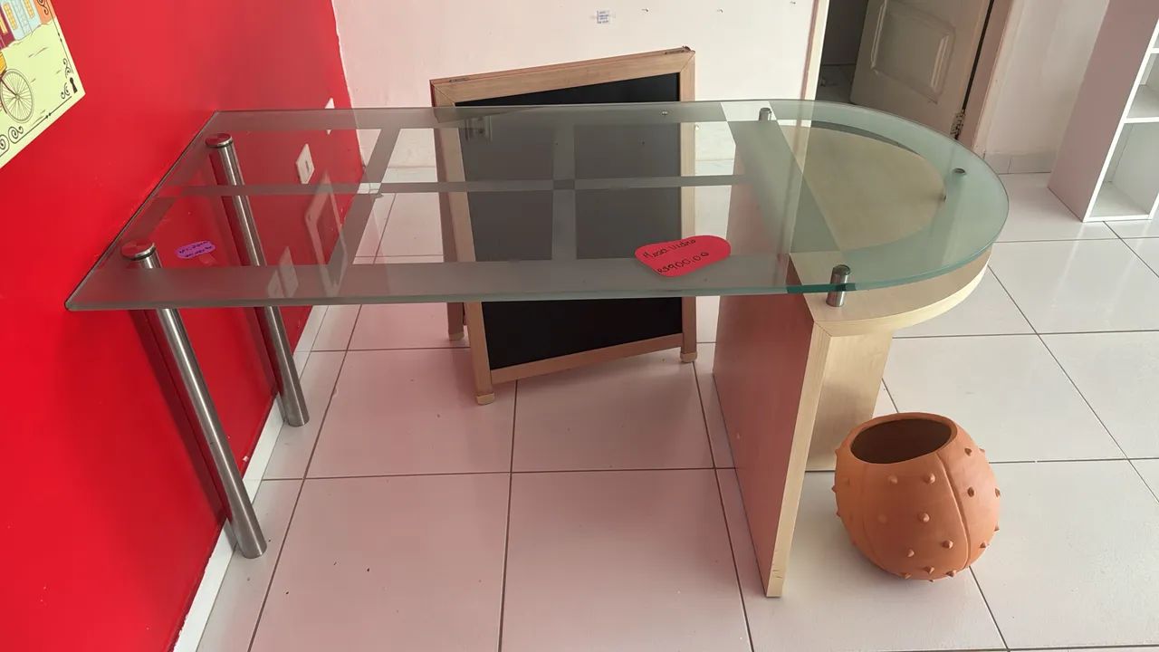 Mesa para escritório e recepção com tampo de vidro  - Foto 4