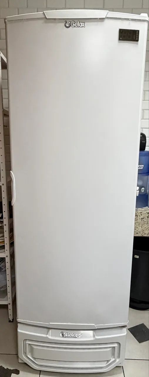 Freezer expositor vertical 572L Gelopar - Geladeiras e Freezers