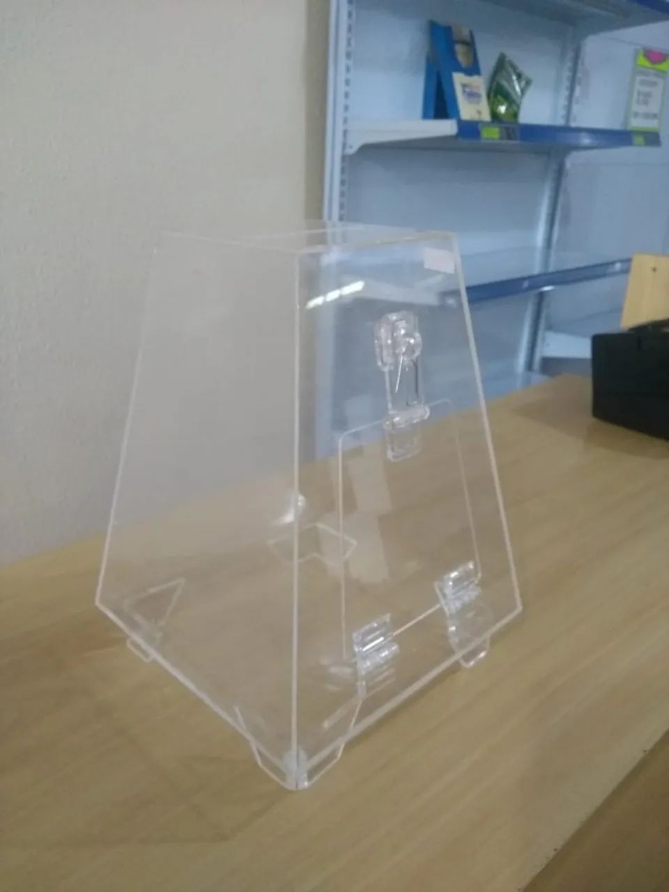 Urna Pirâmide de Acrílico