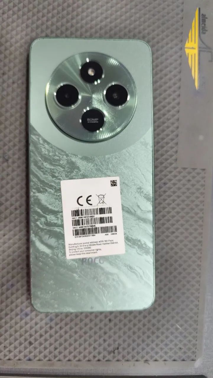 Vende-se celular Poco C75 com capinha e película de brinde, 3 meses de garantia.