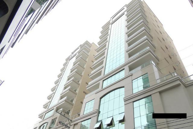 Magnífico apartamento "NOVO" 4 suítes na Avenida em Meia Praia em Itapema SC