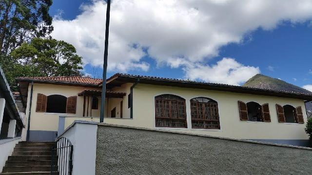 Linda residência com 5 quartos no Vale dos Pinheirros em NF/RJ