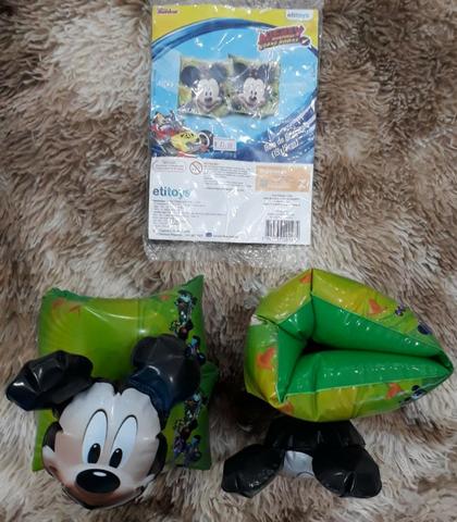 Boia de braço mickey 19x19cm $23.00