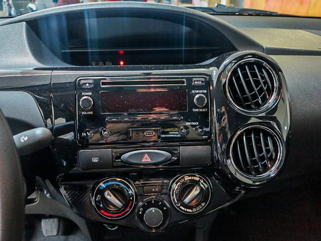 TOYOTA ETIOS SEDAN X PLUS 15 MT 19/20 - Foto 8