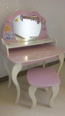 Mesa penteadeira infantil