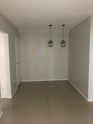Apartamento com móveis projetados - Cond. Clube Costa Araçagi