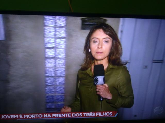 Tv smart com wi fi compreta pouco usada na caixa 43 polegadas
