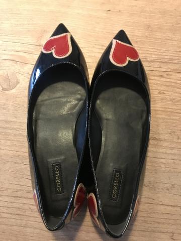 Sapato TAM 36 Corello novo preto com coração vermelho