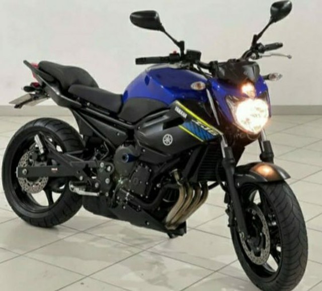 MOTO XJ6 600C