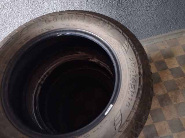 4 Pneus Goodyear EfficientGrip 205/65R16 usados - Bom estado  - Foto 4