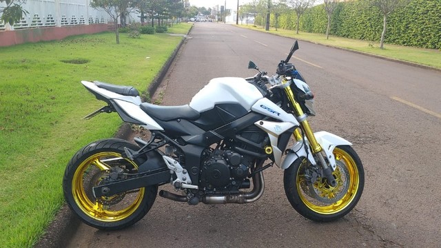 SUZUKI/GSR750