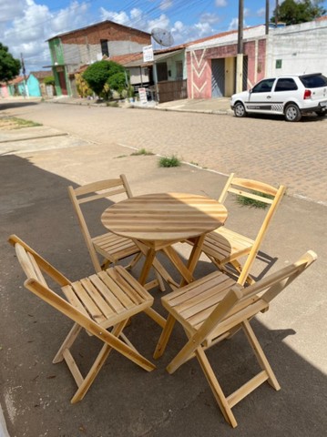 Jogo de mesa redonda com cadeiras de madeira  - Foto 5