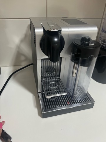Cafeteira Nespresso preta 