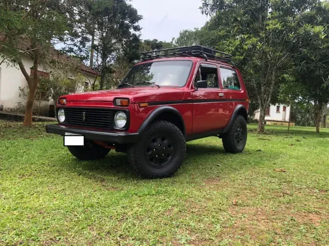 Carros na Web, Comparativo entre Lada Niva e Lada Laika