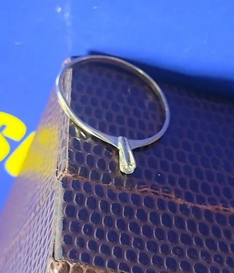 Anel Solitário Noivado Ouro 18 Kilaltes Brilhantes 1mm Peso 0.80 Gramas  - Foto 6