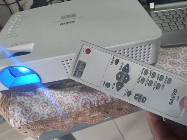 Projetor Sanyo Completo com manual e pasta - Foto 3