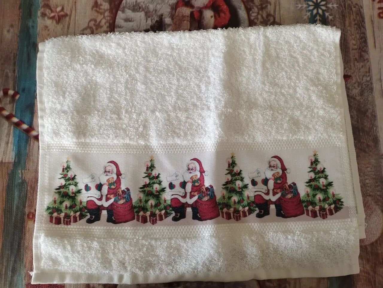 Toalha de Banho Natalina Bordada - Foto 2