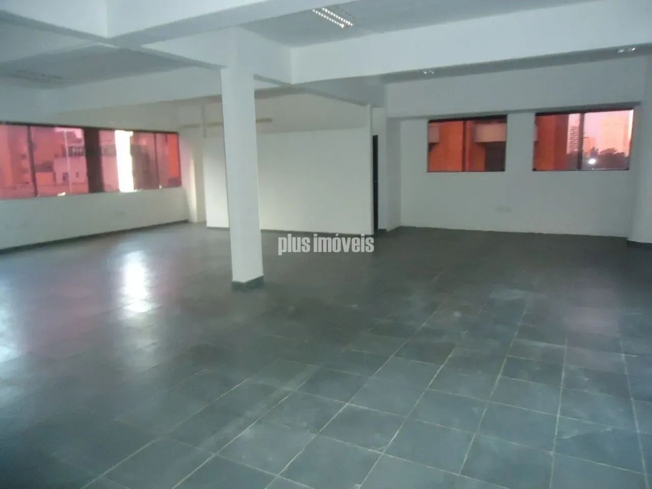 sala comercial com 200 m2 de vão livre, 2 vagas, próximo a AV. Giovanni Gronchi - Foto 2