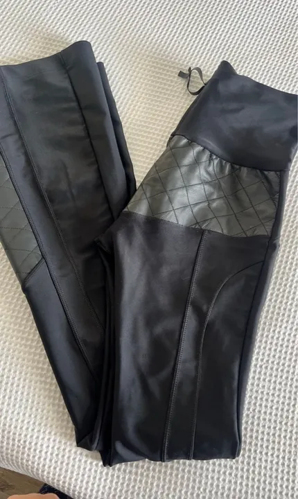 Calça Andrea Bogosian.