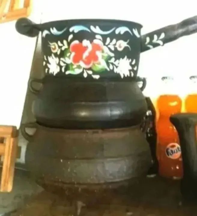 3 Panelas por 150 reais.