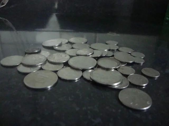 43 moedas antigas + 2 moedas internacional - Foto 3