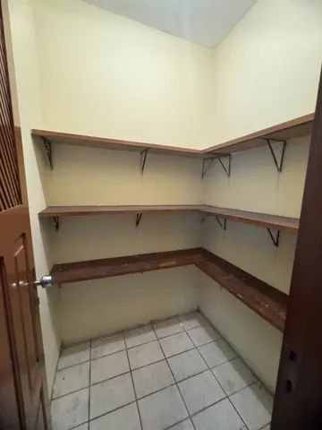 Casa na Avenida Rogaciano Leite, Corredor de Atividades, lado da sombra. - Foto 2