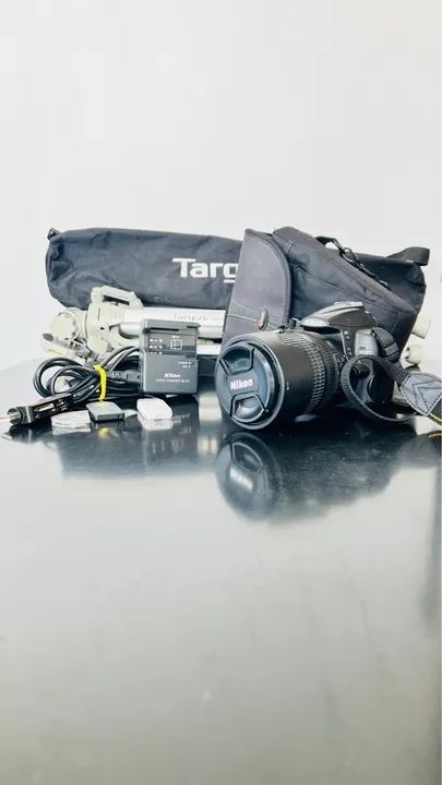 Camera Nikon D5000 com tripe targus (BAIXEI O VALOR)