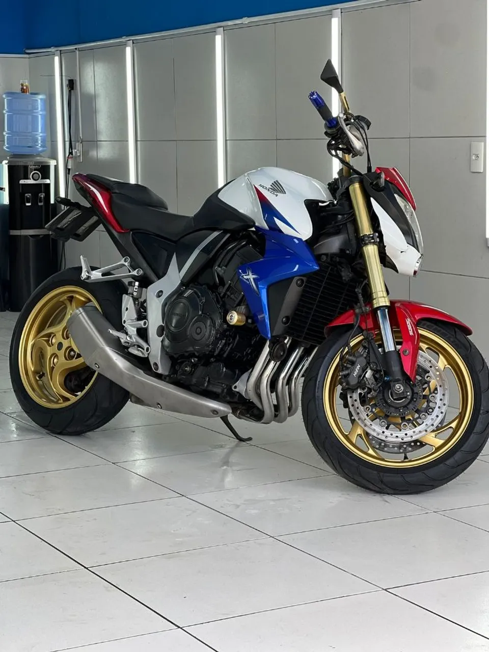 CB 1000r