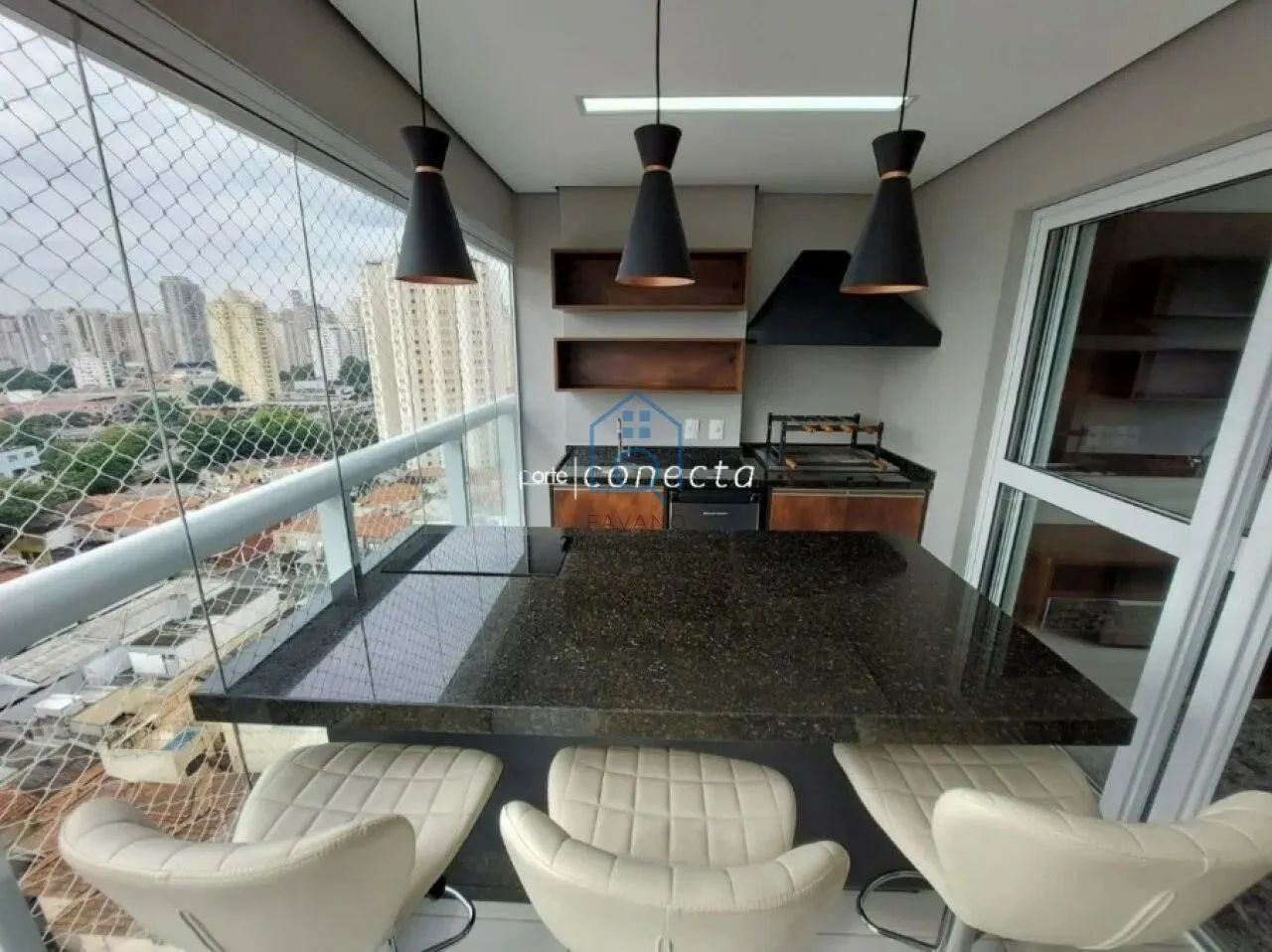 Vende-se apartamento com 127m² no Tatuapé. Com 3 dorm./ 3 suítes e 3 vagas.