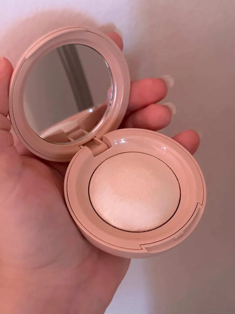 Iluminador facial rare beauty