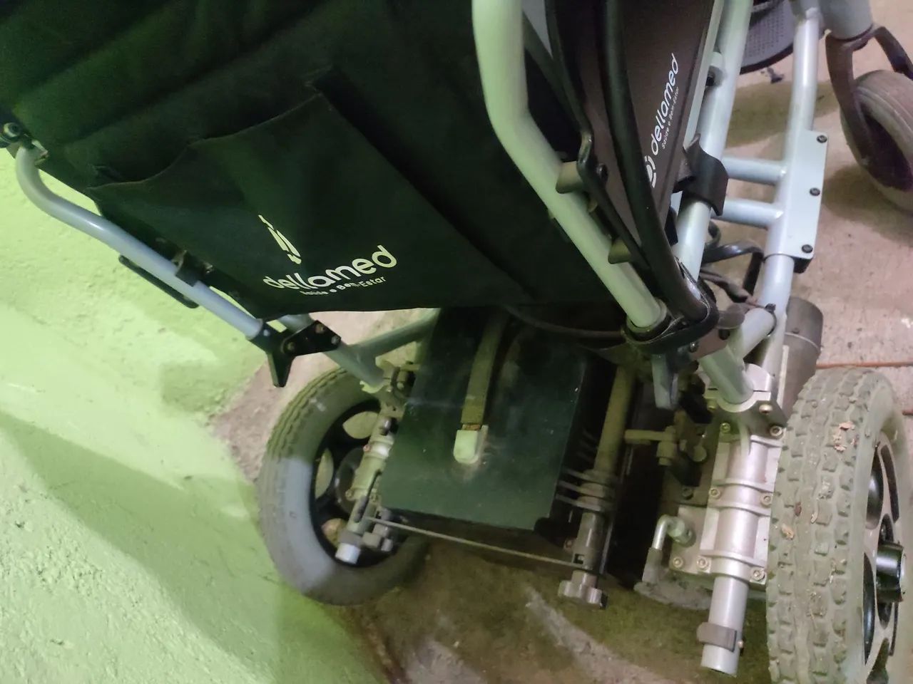 Cadeira de rodas motorizada - preço a combinar  - Foto 4