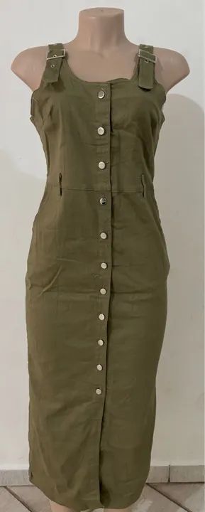 Vestido midi verde militar botões