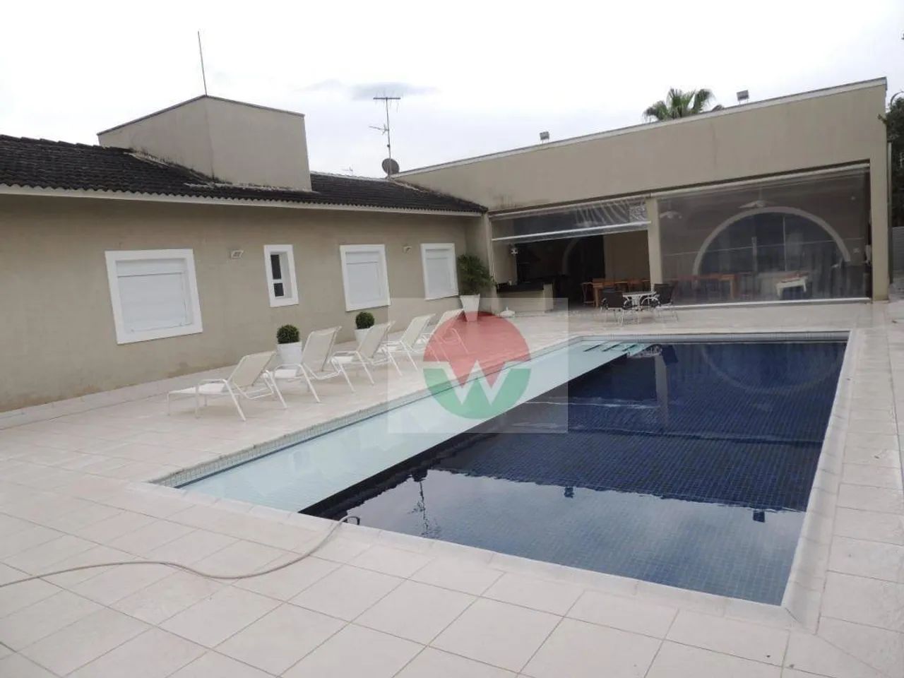 Ampla, Aconchegante e Perfeita para Sua Família  6 Suítes e 9 Vagas - Foto 2