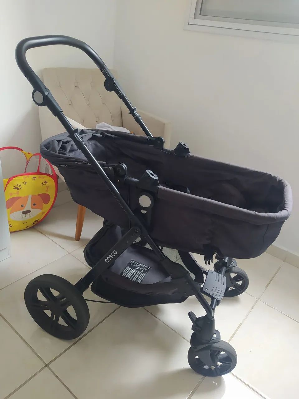 Carrinho moisés Cosco Poppy preto - Foto 3
