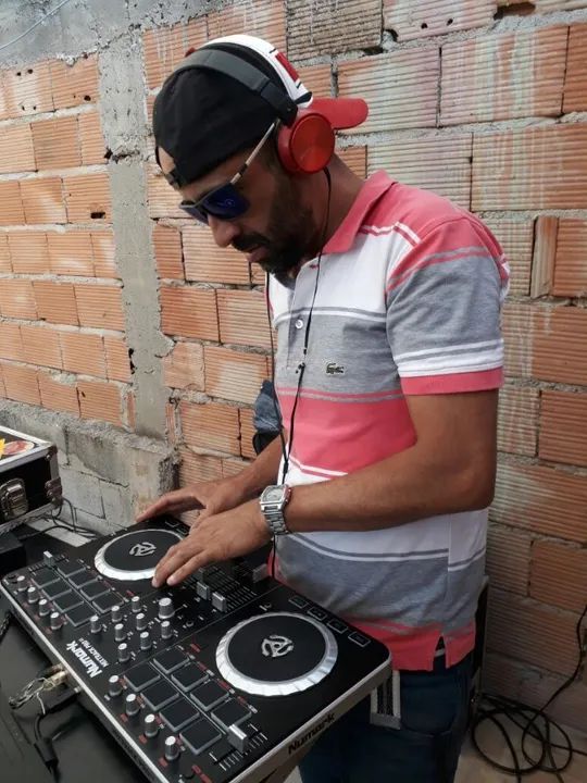 DJ + SOM PROFISSIONAL + ILUMINAÇÃO = $650 - Foto 3