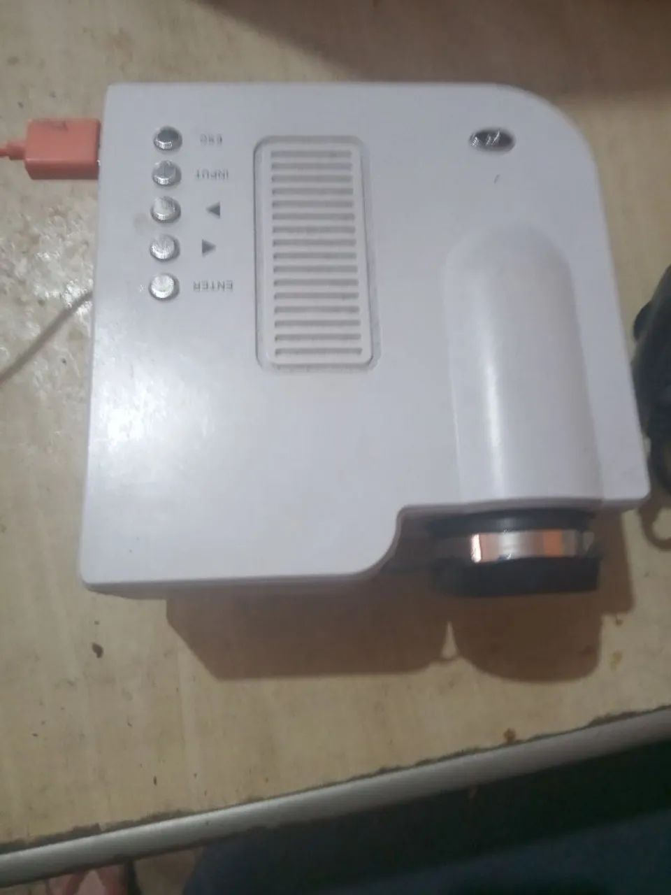 Projetor portátil entrada  HDMI  entrada  USB ótimo estado 