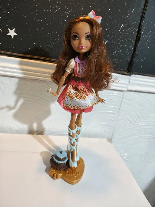 Boneca Ever After High Cedar Hood Sugar Coated 