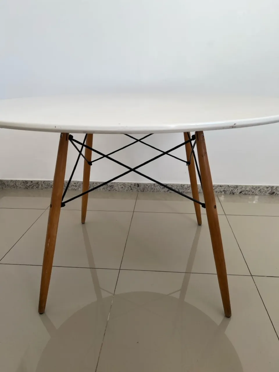 Mesa de jantar redonda (120cm - Eames Eiffel)