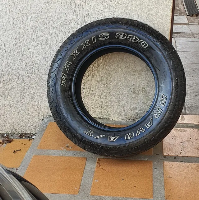 Vendo 2 Pneus meia vida Aro 18