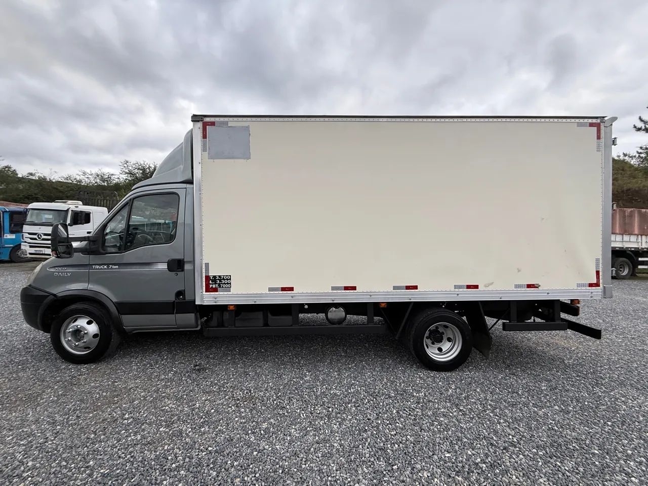 Iveco Daily 70C17 baú 5 metros  - Foto 4