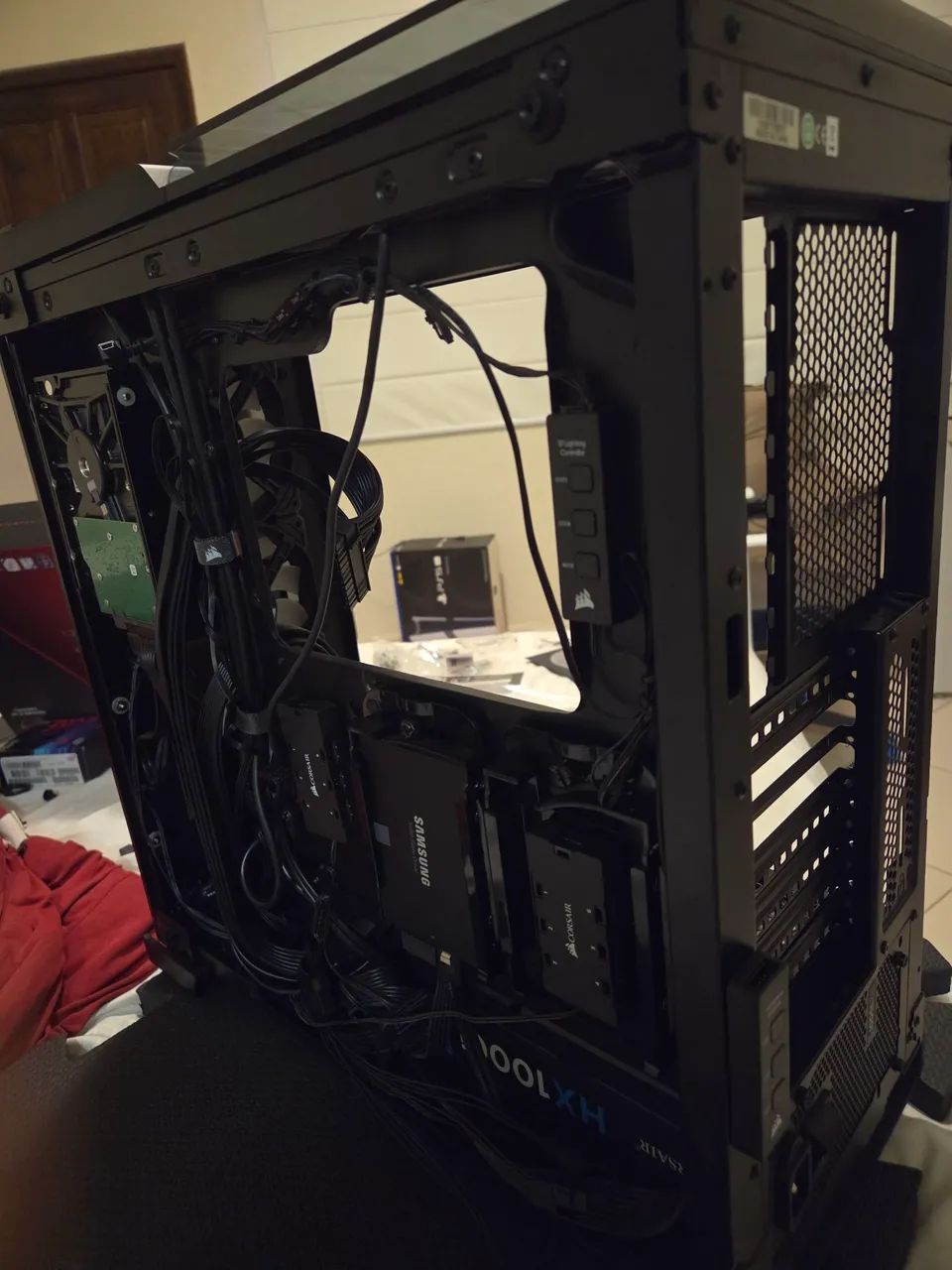 Crystal Series 570X RGB ATX Mid-Tower Case - Foto 2