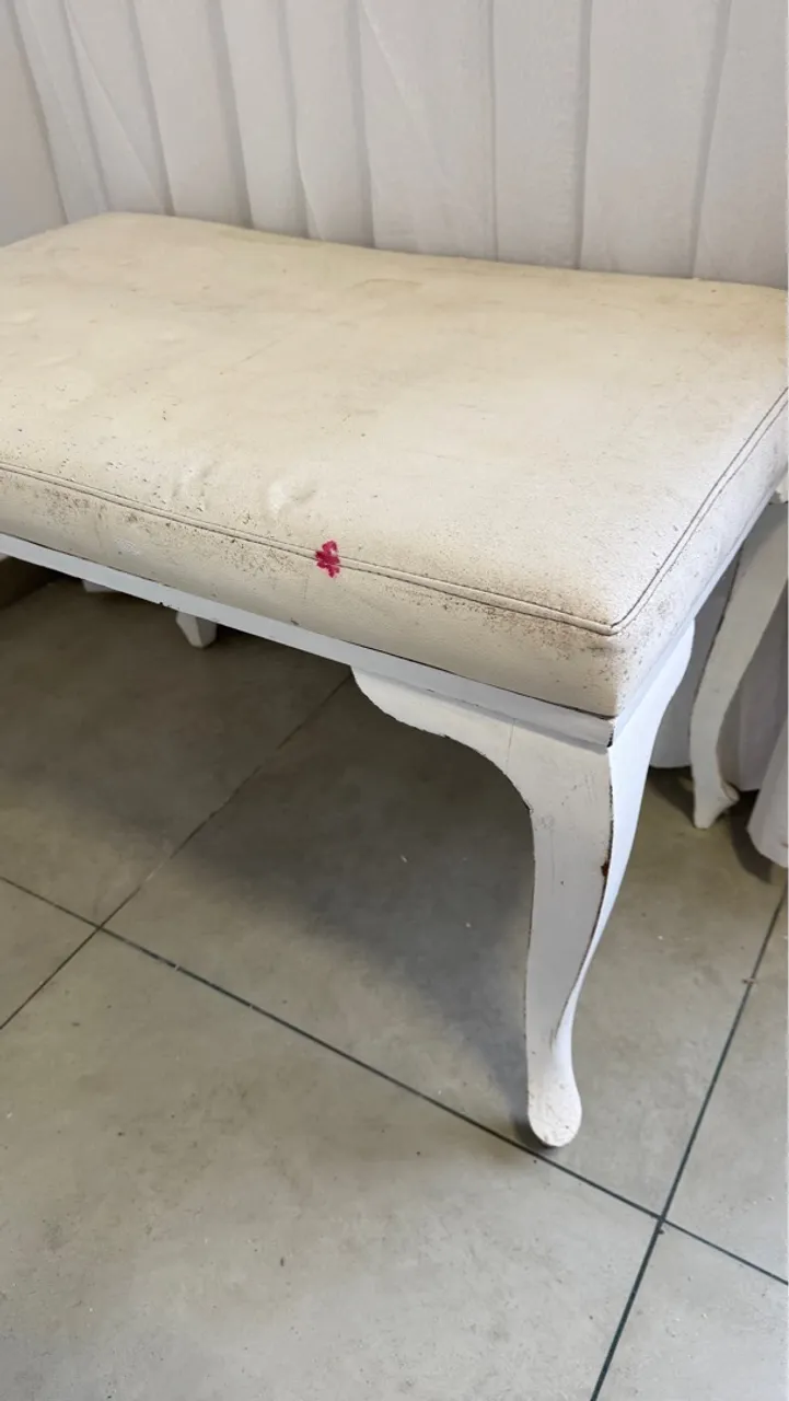 Banqueta Estofada Clássica
