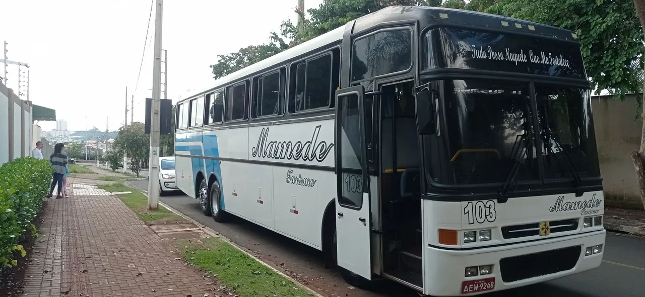 Vendo ônibus 