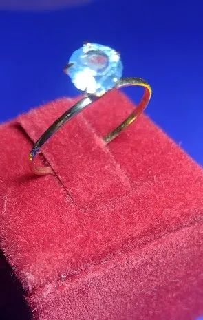 Anel Pedra Oval Debutante 15 Anos Solitário Pedra Zircônia 8x6 mm Ouro 18 kilates Peso 1.3