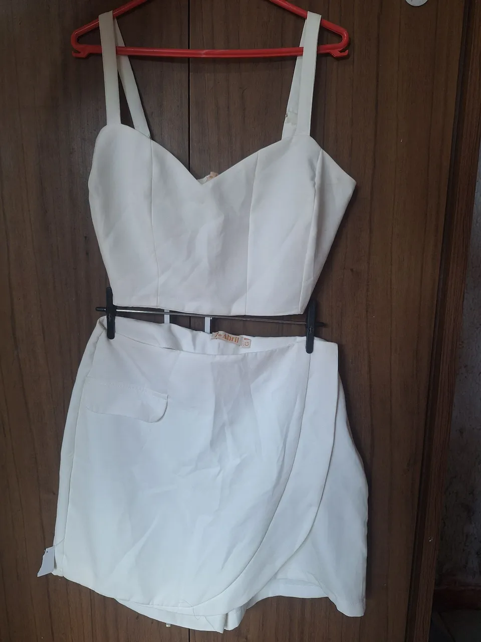 Conjunto cropped top e saia branca tamanho G