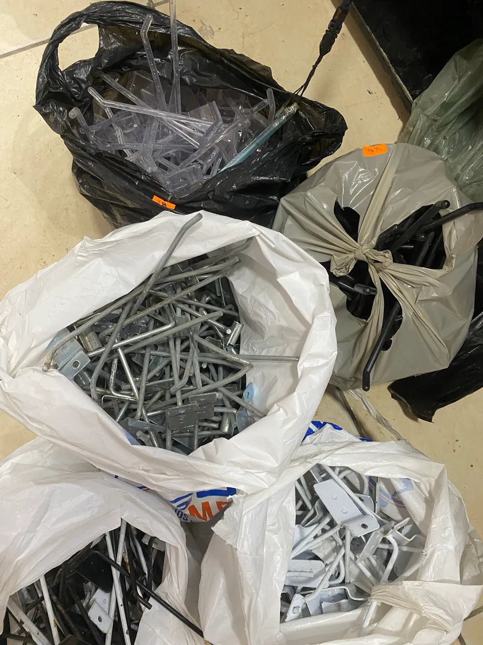 Ganchos para painel canaletado64313449944321120