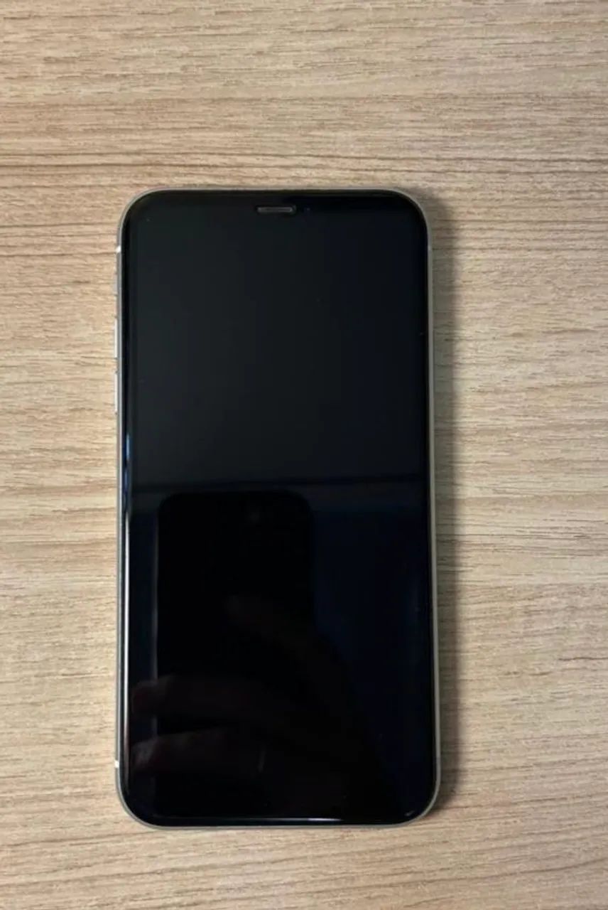 iPhone XR branco 64 GB