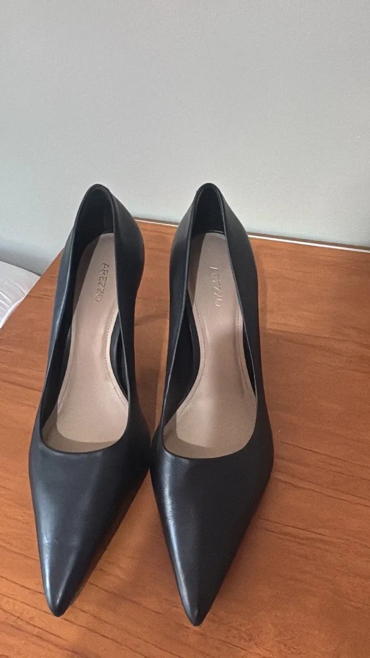 Scarpin preto Arezzo tamanho 40