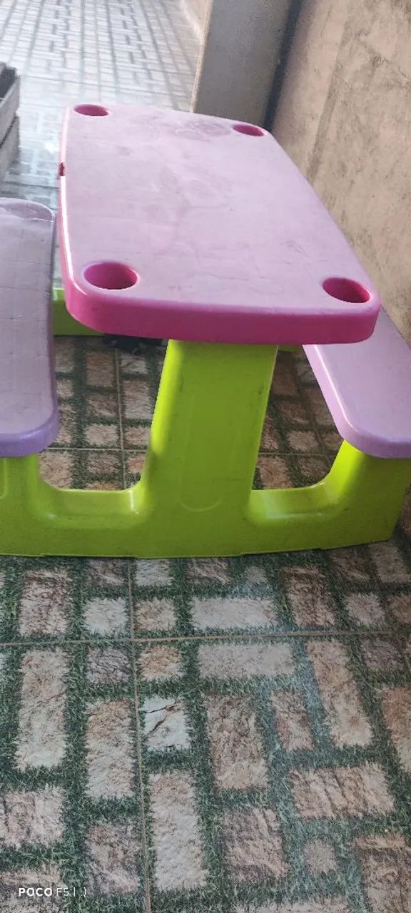 Mesa Infantil com Bancos - Cores Vibrantes