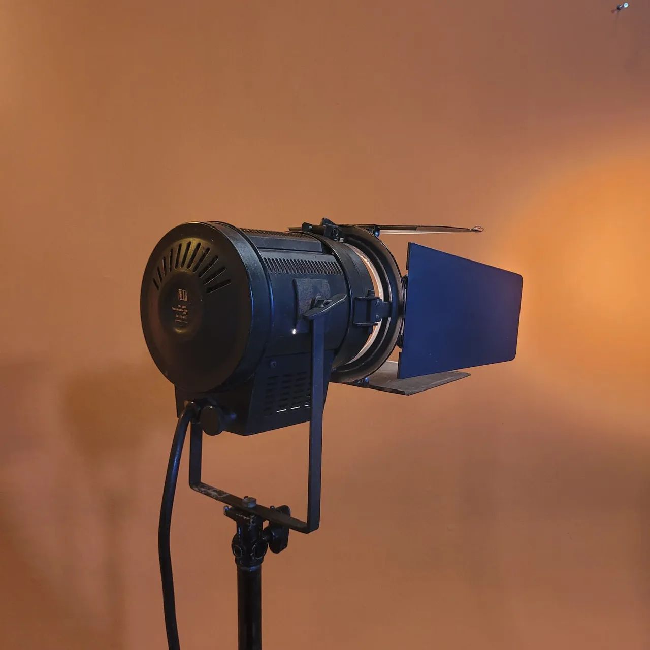 Refletor Fresnel Telem  TM-3906 - 650W -  220V - Foto 2